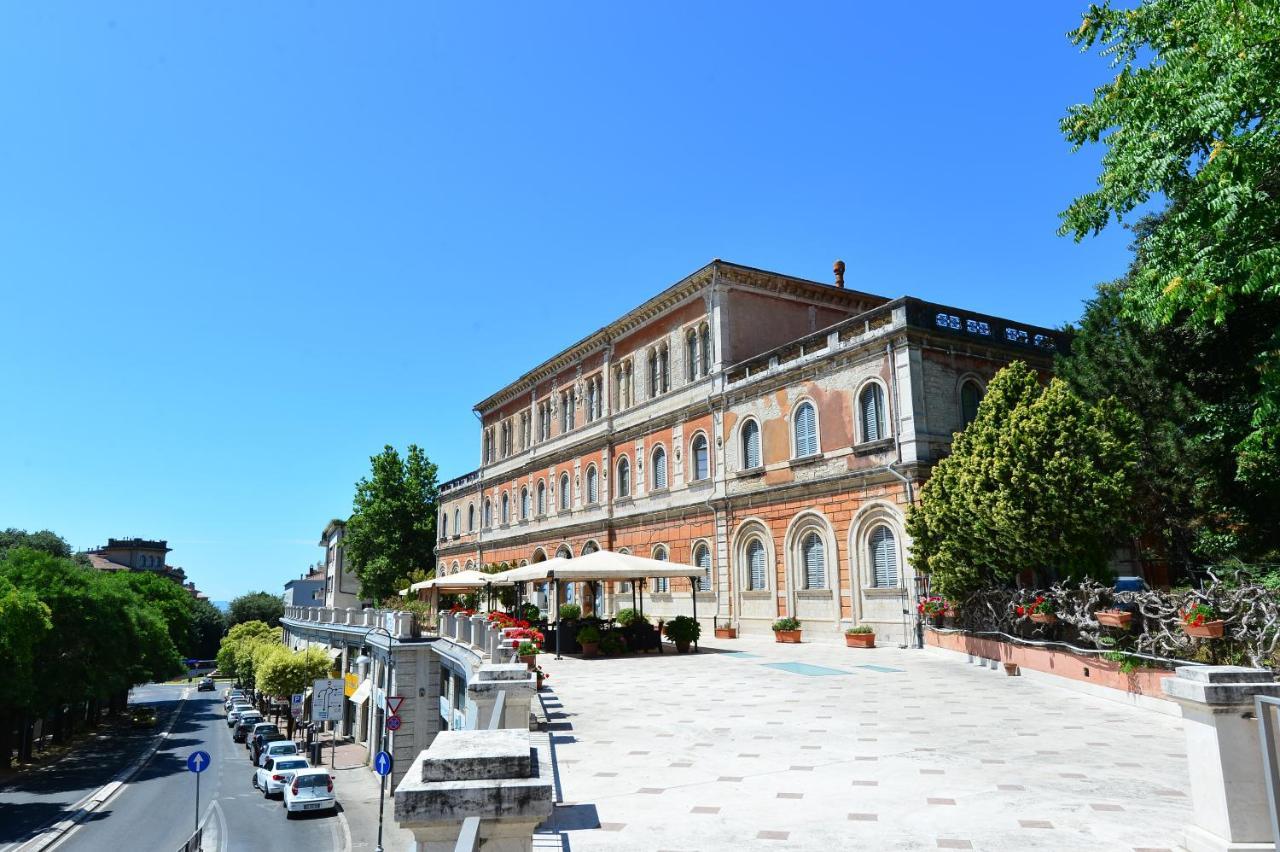 Hotel Iris Перуджа Экстерьер фото