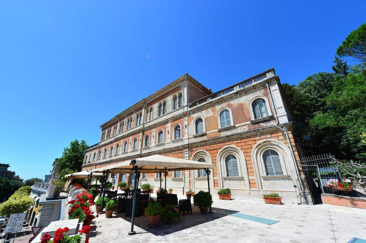 Hotel Iris Перуджа Экстерьер фото