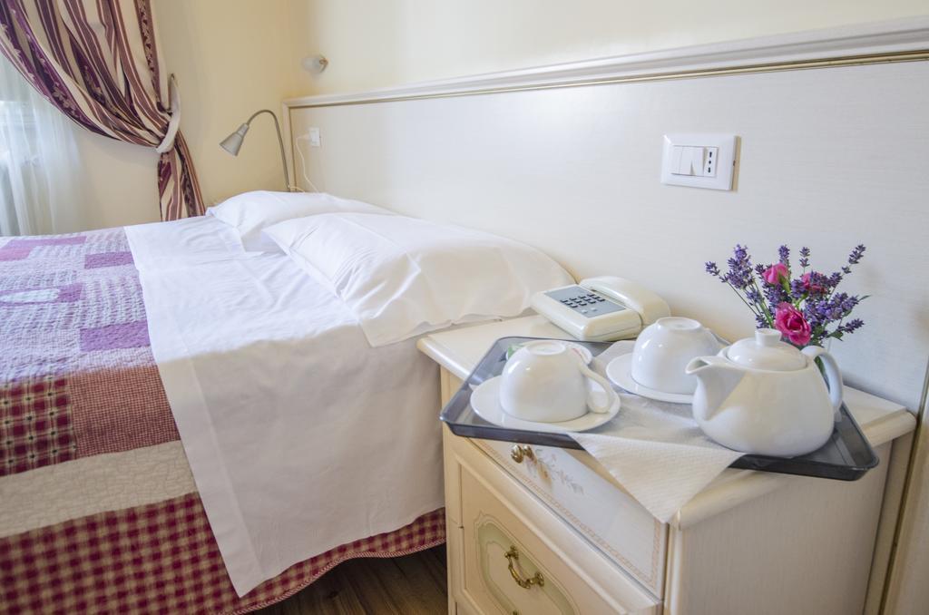 Hotel Iris Перуджа Экстерьер фото
